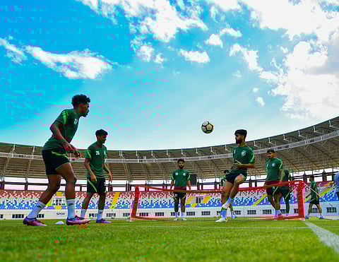 ضمن معسكره في مدينة بوردور .. الأخضر الأولمبي يبدأ تمارينه استعدادًا للدورة الإسلامية