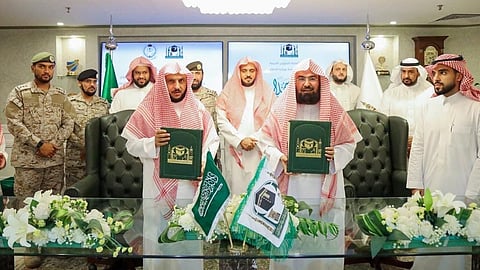 عبدالرحمن السديس وعبدالرحمن الحسيني يوقعان إتفاقية التعاون