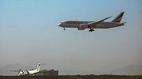 طائرة إثيوبية تجاوزت مدرج الهبوط.. وما حدث في قمرة القيادة هو الأغرب