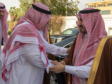 الأمير بدر بن سلطان يقدم واجب العزاء