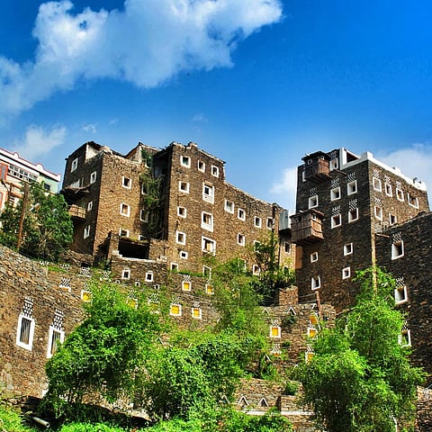 بالأرقام.. "بوكيننج": 10 أنواع من الإيواء السياحي متوافرة بعسير تَعَرف عليها