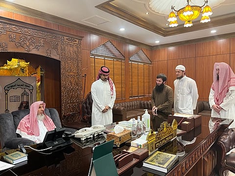 مفتي المملكة يستقبل طلاباً بالجامعة الإسلامية من روسيا
