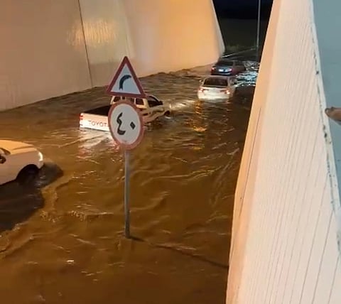 غرق بعض الشوارع في المدينة المنورة