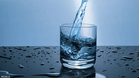 احذر شربَ الماء البارد بالأجواء الحارة.. وهذا ما حدث لشاب بريطاني
