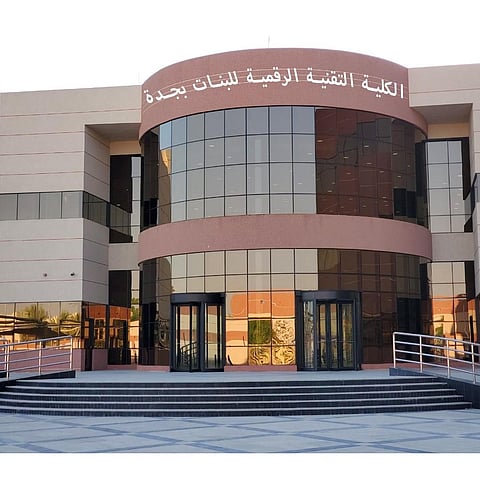 المتدربات المستجدات بالكلية التقنية الرقمية للبنات بجدة يحضرن برنامج التهيئة