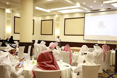 "تعليم جازان" تبحث آليات تفعيل التعليم المدمج في نظام المسارات