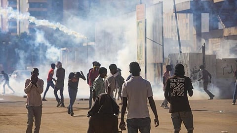 الخرطوم.. الشرطة تطلق الغاز المسيل للدموع لتفريق آلاف المتظاهرين ضد الحكم العسكري