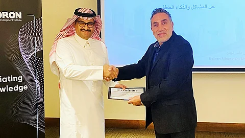 الزميل شقران الرشيدي يُنهي برنامجًا تدريبيًّا متقدمًا في الإدارة