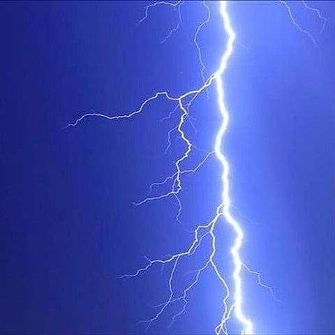 الحالة الثانية في يوم واحد.. صاعقة رعدية تقتل طفلاً في صبيا