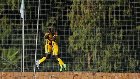 سامي النجعي وفنست أبوبكر يحتفلان بالهدف