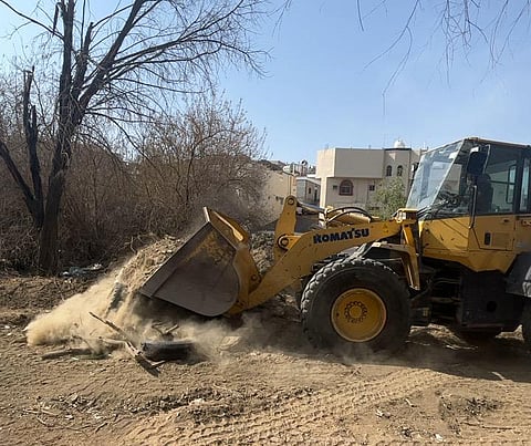 تحسين المظهر العام.. آليات أمانة الطائف تزيل 850 طنًّا من مخلفات البناء