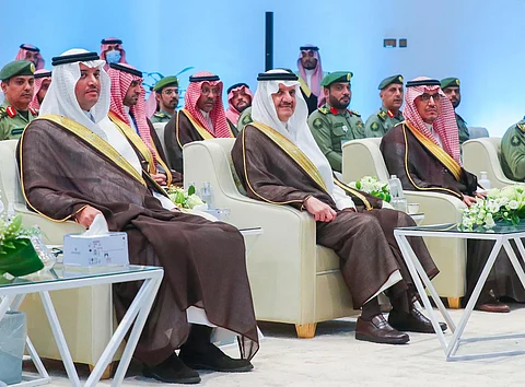 أمير الشرقية يرعى بدء التشغيل التجريبي لقسم الركاب بمنفذ سلوى الجديد