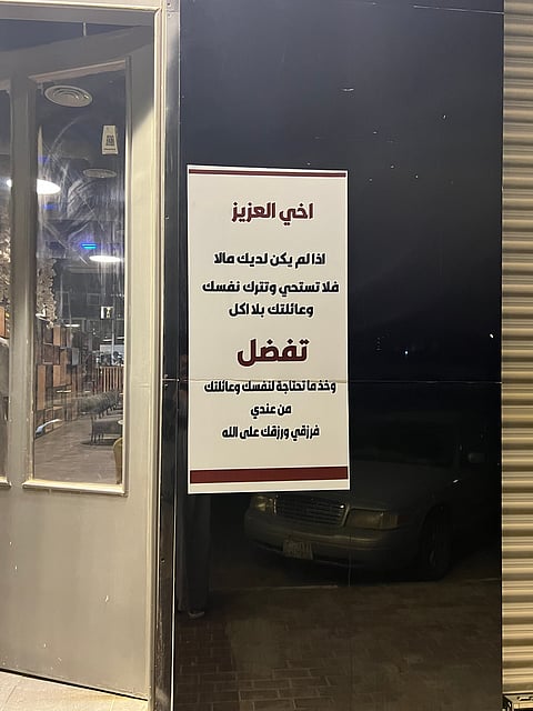 وجبات سريعة مجانًا.. مالك مطعم يطلق مبادرة لإطعام الفقراء برفحاء