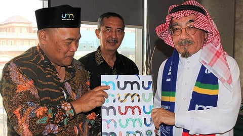 يحيى بن جنيد يستقبل الوفد الإندونيسي