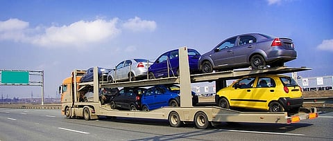 اليوم بدء تطبيق "وثيقة النقل" على ناقلي السيارات والمواد الخطرة بالسعودية