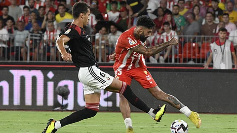 جانب من لقاء ألميريا وأوساسونا في الدوري الإسباني