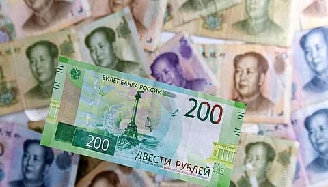 روسيا تدرس شراء ما قيمته 4 مليارات دولار من اليوان الصيني شهرياً