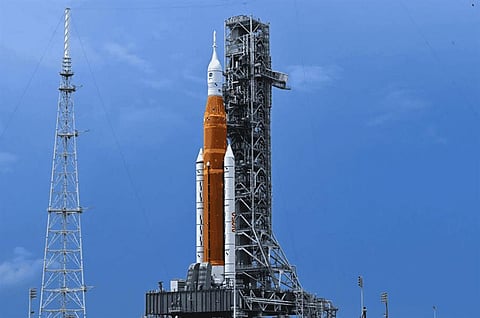 بعد تأجيل إطلاقه أثناء العد التنازلي.. "ناسا" تستعدّ لإرسال الصاروخ العملاق "أرتميس" للقمر