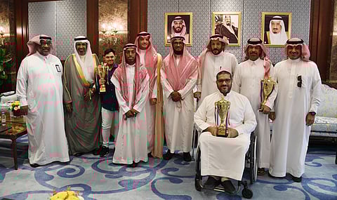محافظ الأحساء يكرّم لاعبي الكاراتيه بنادي ذوي الإعاقة