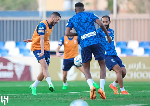 الهلال يكمل جاهزيته لمواجهة "القادسية الكويتي".. في اعتزال "الخالدي"