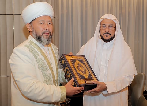 "آل الشيخ" لمفتي كازاخستان: انشروا صحيح الإسلام واحذروا مُسَيّسيه ومُروّجي الكراهية