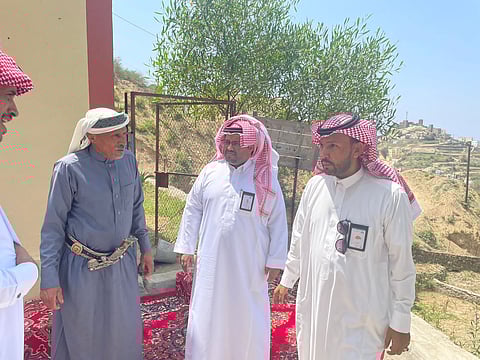 "رئيس بلدية الداير" يقف على واقع الخدمات بقرى المحافظة ومراكزها