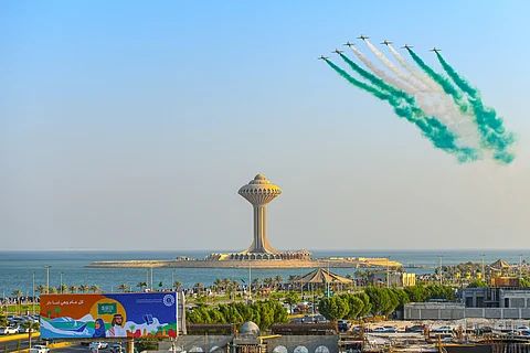 بـ"تورنيدو الهجومية وإف سي".. القوات الجوية تُزيِّن سماء الخُبر بالعروض المبهرة