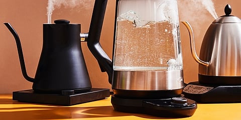 بعد كوب شاي بالغلاية.. هل هناك أضرار لغلي الماء أكثر من مرة؟