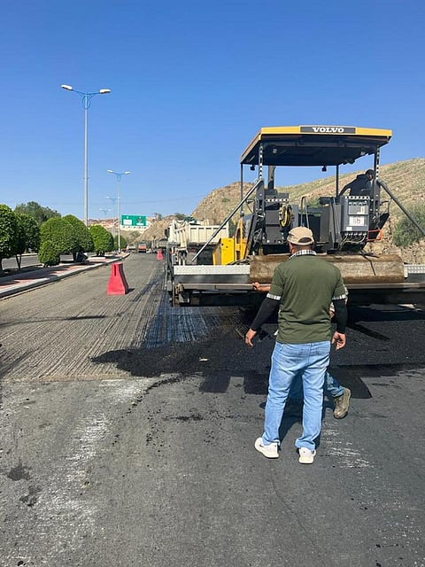 بلدية ظهران الجنوب تبدأ أعمال الصيانة للطريق الدولي مع الجمهورية اليمنية