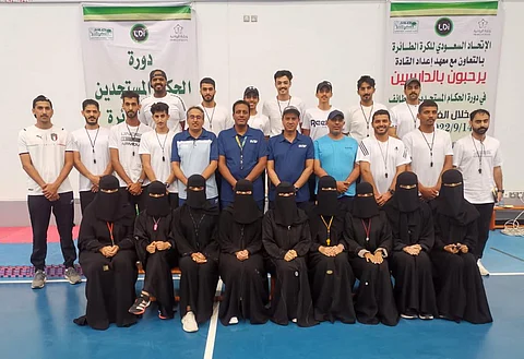25 مشاركًا ومشاركةً في انطلاق دورة تحكيم الكرة الطائرة