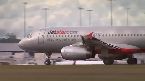 على جناح طائرة أسترالية.. هذا ما شاهده راكب وأصابه بالرعب