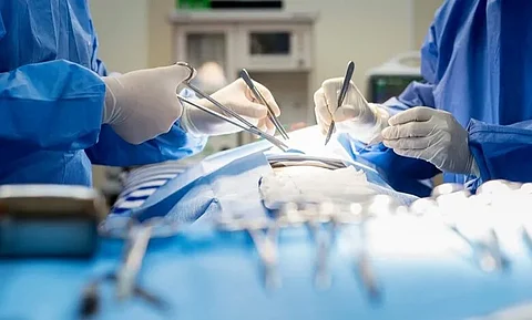جراحة عاجلة تنقذ حاجاً إندونيسياً من ثقب في الأمعاء