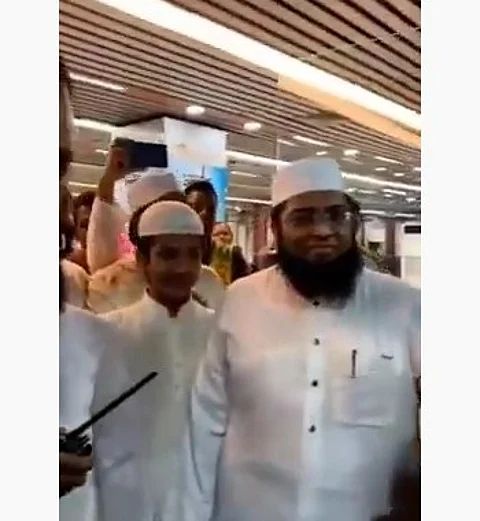 فيديو مؤثر.. هكذا استقبل الفائز من بنغلاديش في مسابقة الملك عبدالعزيز لحفظ القرآن الكريم