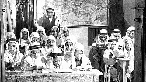 الفصول الدراسية قبل 99 عامًا