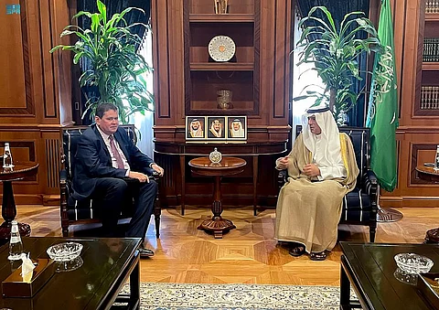 "الجبير" يستقبل سفير المملكة المتحدة لدى الرياض