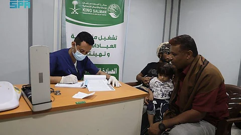 مركز الملك سلمان للإغاثة يقدم الخدمات الطبية للمستفيدين باليمن