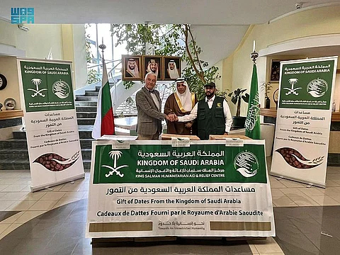 "إغاثي" الملك يسلّم 25 طنًّا من التمور هديةً لبلغاريا