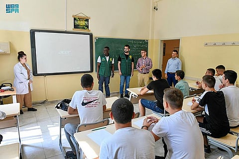 فريق من مركز الملك سلمان للإغاثة يزور مدارس المشيخة الإسلامية بألبانيا