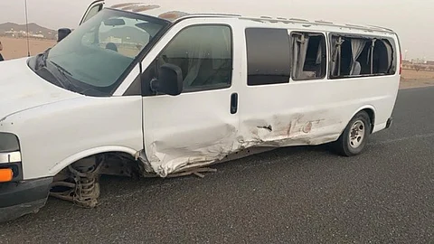 تظهر الأضرار على مركبة المعلمات إثر الحادث المروري