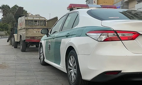 مرور الطائف يضبط قائد مركبة سحب معدة بناء مطفأة الأنوار ليلاً