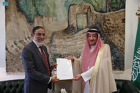 ولي العهد يتلقى رسالة خطية من رئيسة وزراء بنغلاديش