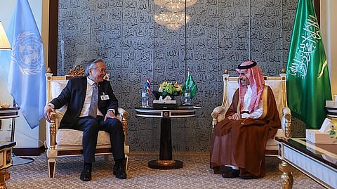 الأمير فيصل بن فرحان يلتقي وزير الخارجية التايلندي دون برامودويناي