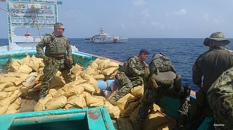 الأسطول الأمريكي يضبط مخدرات بقيمة 85 مليون دولار في خليج عمان