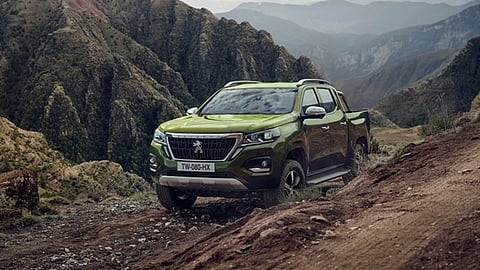 سيارة لاند تريك