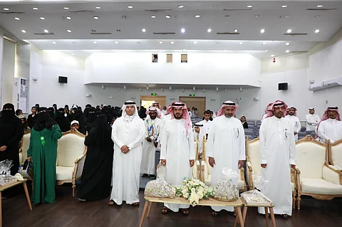 شاهد.. تكريم حافل بجازان لأبناء شهداء الواجب والمتوفين من منسوبي التعليم