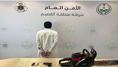 "شرطة الرس" تقبض على مواطن ظَهَر في مقطع فيديو يقطع الأشجار