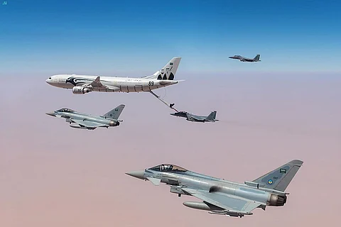 6 مقاتلات سعودية ترافق القاذفة الأمريكية "بي-52" أثناء عبورها أجواء المملكة
