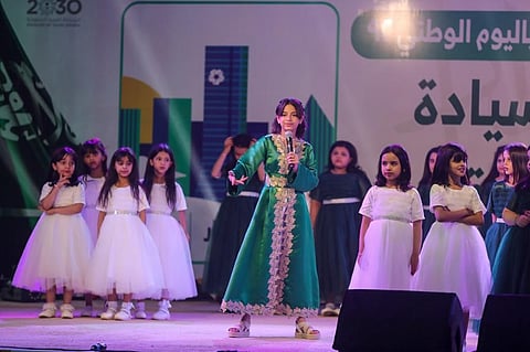 برعاية المحافظ.. "الزلفي" تحتفل باليوم الوطني.. مسيرة وقصائد وأوبريت وكلمات وطنية