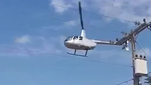 فيديو مروع.. لحظة اصطدام طائرة بأسلاك الكهرباء