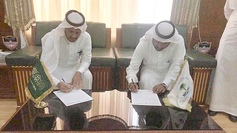 فايز الشهري ومحب آل خضر يوقعان عقد الشراكة المجتمعية